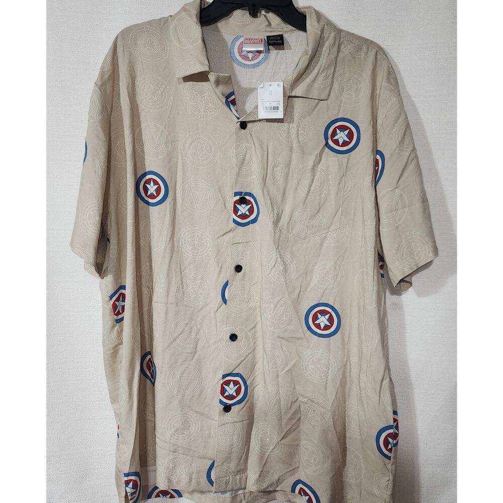 Captain America button down short sleeve shirt Men's X-Large